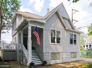 3042 N Wolcott Ave, Chicago, IL 60657