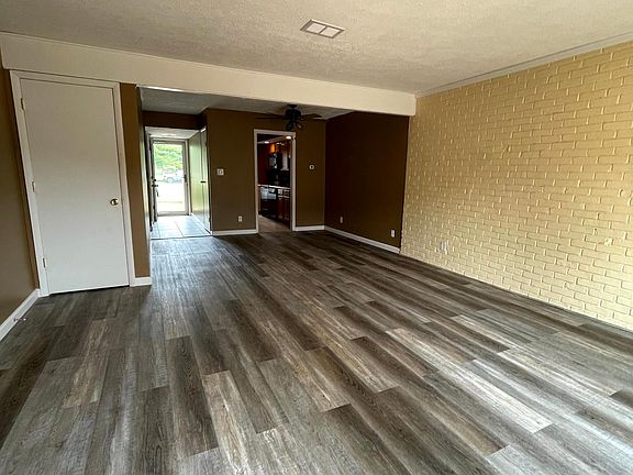 5th image of 7449 Country Brook Dr