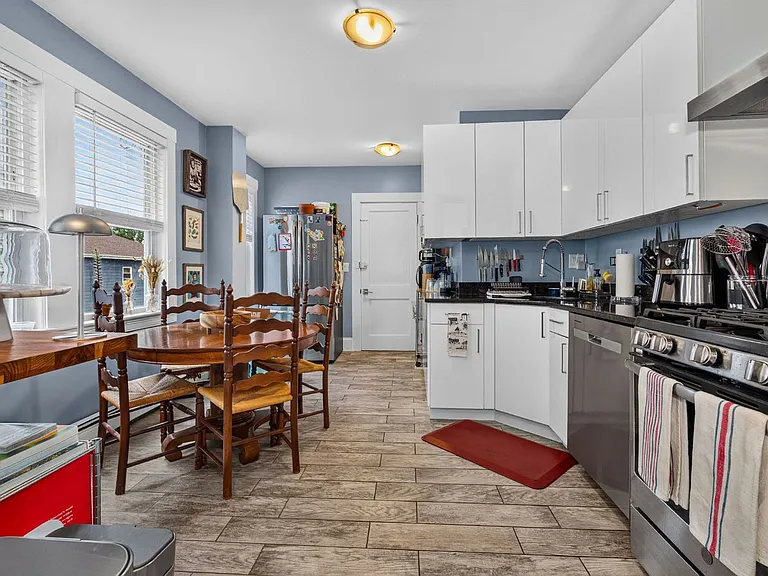 52 Mansfield St — Photo 2