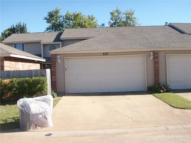 1st image of 620 Greenlea Chase W