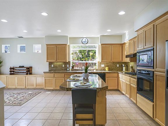 2nd image of 3700 Woodland Pl