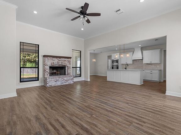 4th image of 321 Rustic Pines Dr