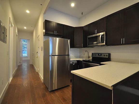 5th image of 221 E 60th St #2