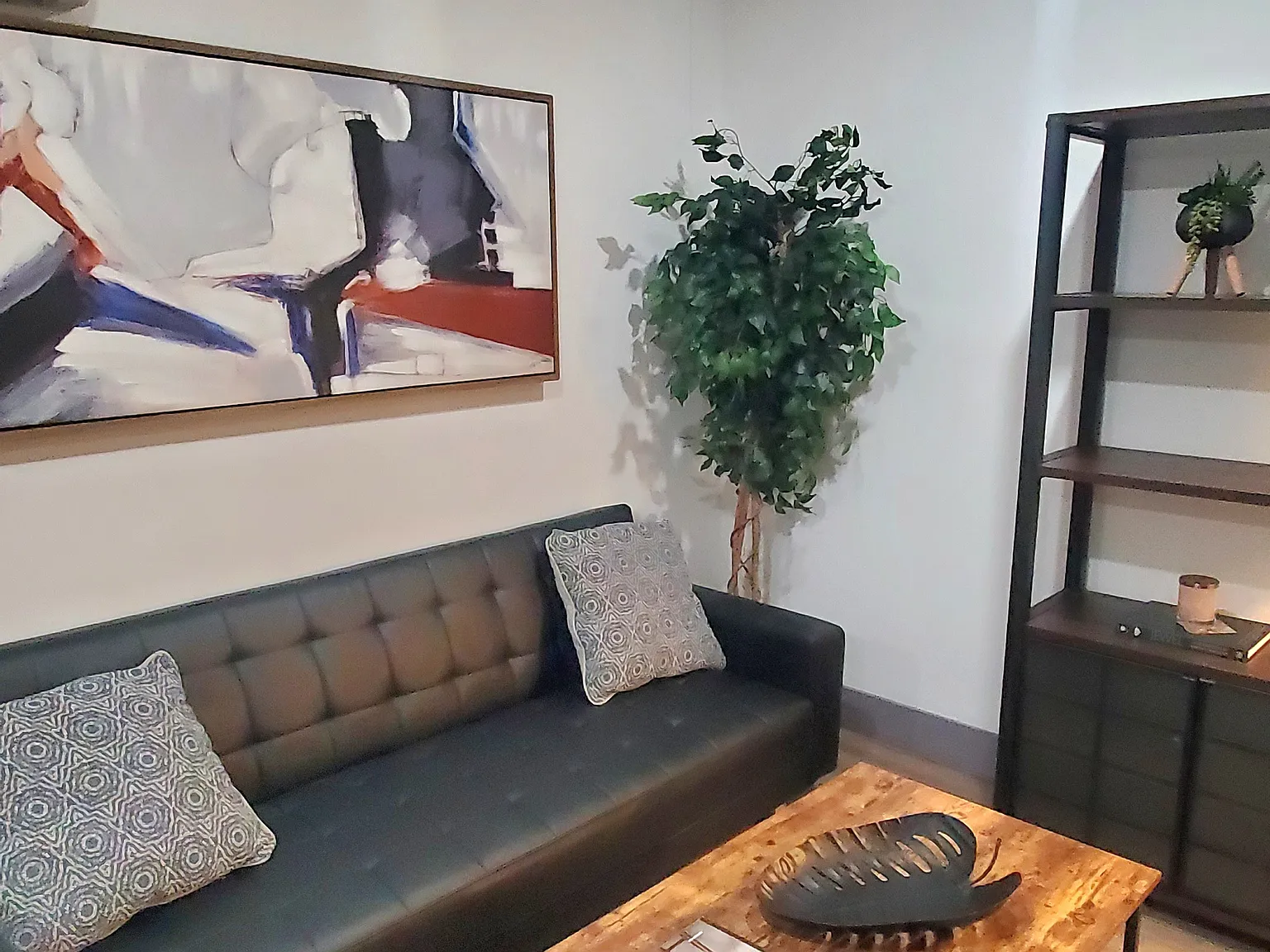 1 bed, 400 sqft, $2,100 — Photo 1