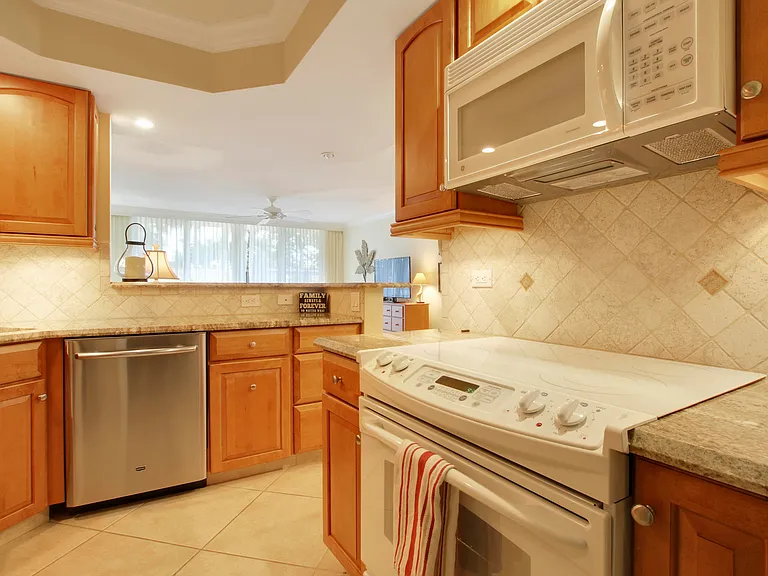 630 Ocean Dr #102 — Photo 13