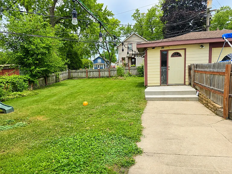 17 California Ave — Photo 10