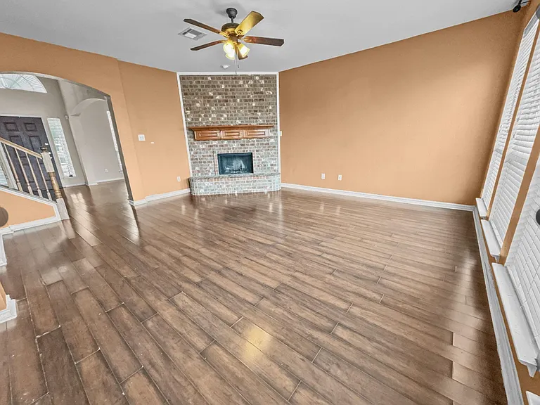 5530 Greensboro Dr — Photo 11