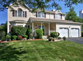 21 Stagecoach Cir, Milford, CT 06460