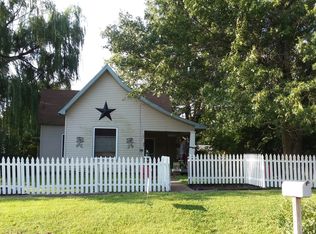 404 E Arthur St, Hamilton, MO 64644