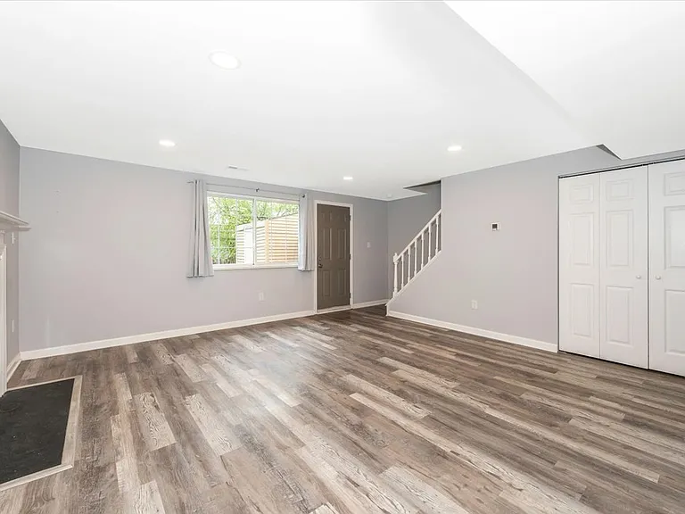 214 Ashfield Ct — Photo 8