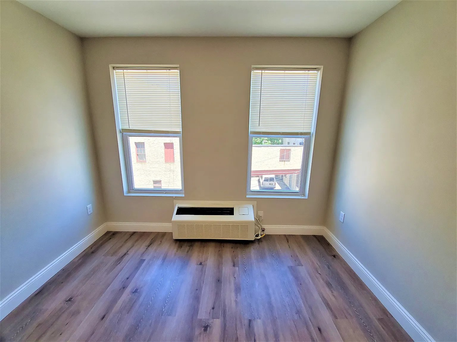 2 bed, 900 sqft, $1,950 — Photo 3