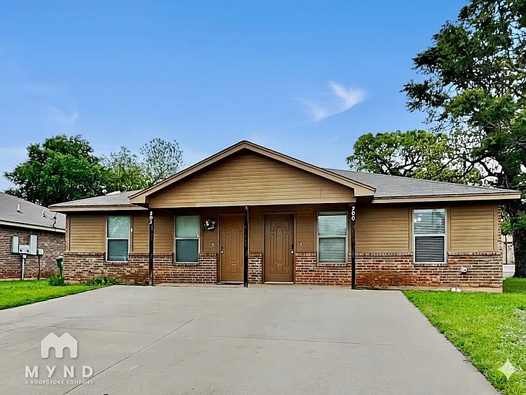 208 Walnut Bend Rd — Photo 1