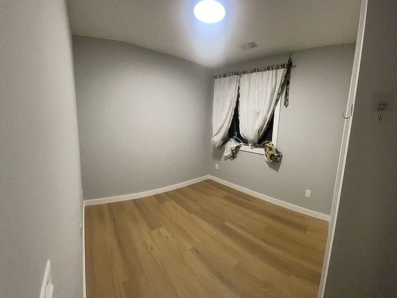4th image of 411 Southgate Ave #B