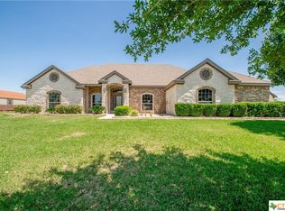 2051 Sun Cir, Rogers, TX 76569