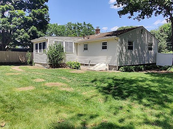 5th image of 139 Hollis Ave