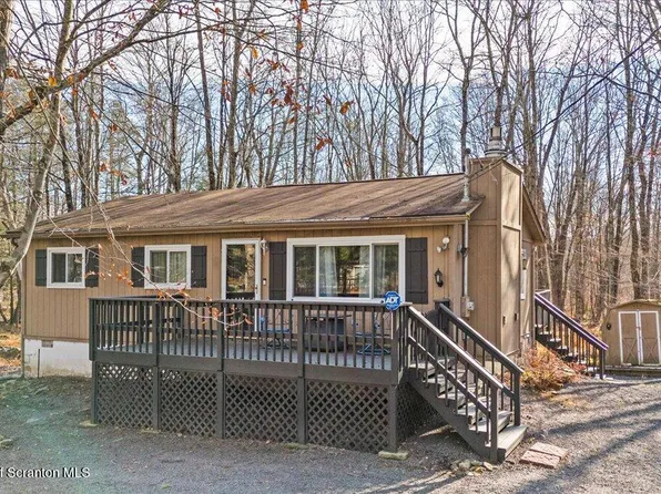 272 Wyalusing Dr, Pocono Lake, PA 18347
