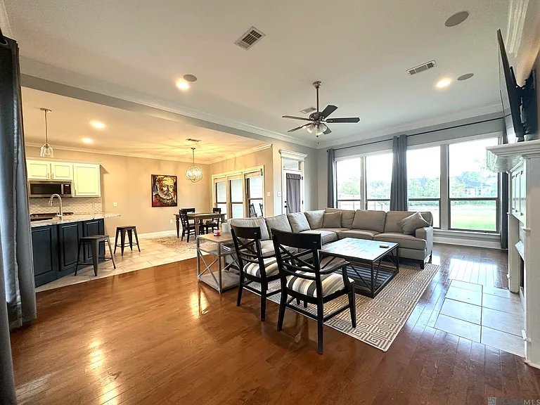 10868 Springtree Ave — Photo 3