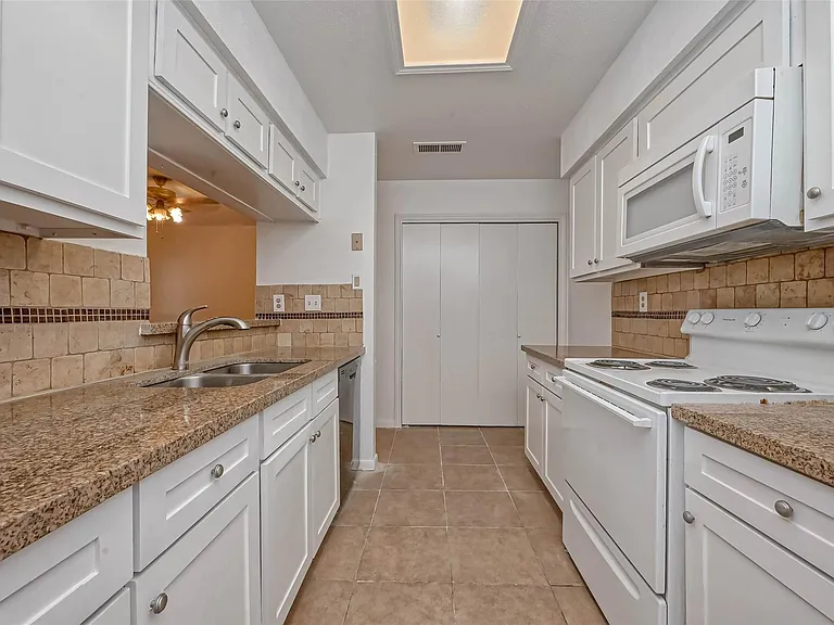 8299 Cambridge St #1705 — Photo 9