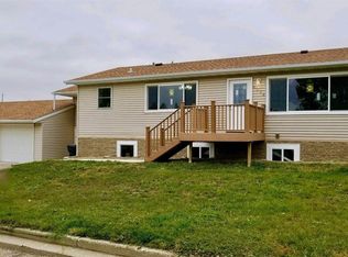 4914 E Roughrider Cir, Mandan, ND 58554