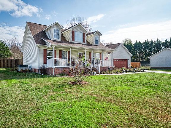 2nd image of 825 Lindsey Ln