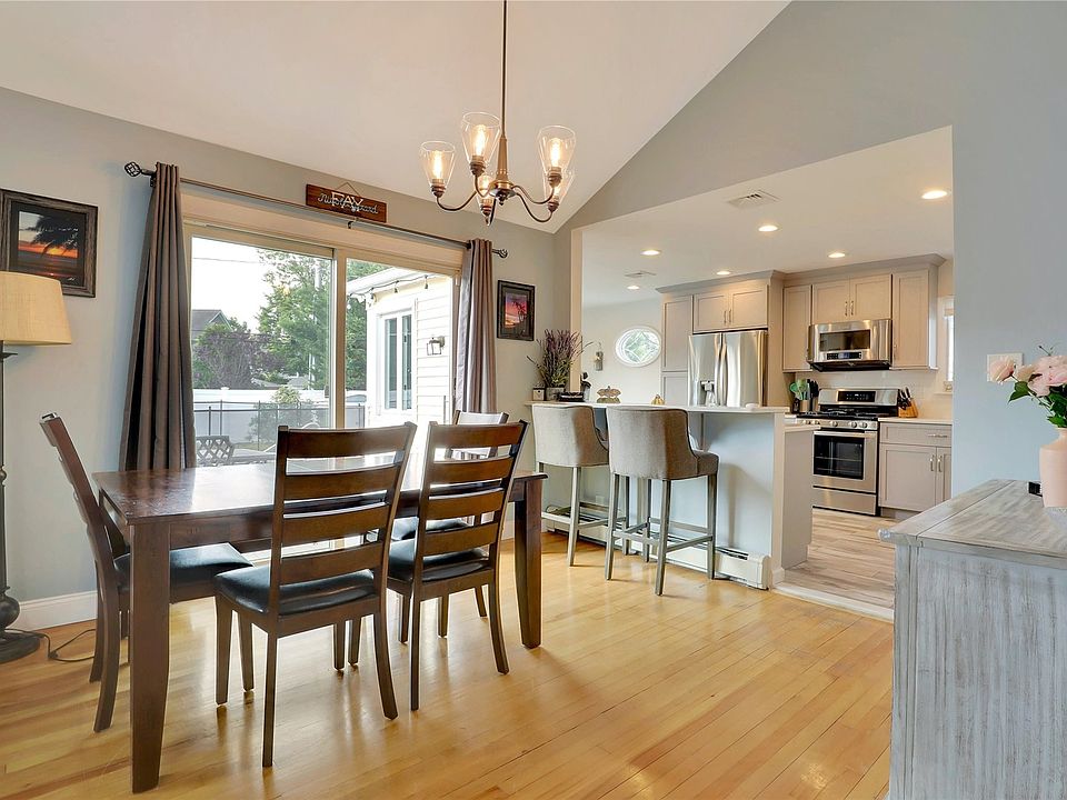 1st image of 4 Gardenia Dr