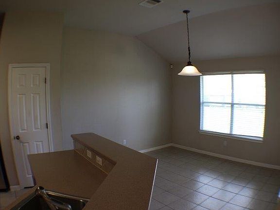 5th image of 1004 Kensington Castle Trl
