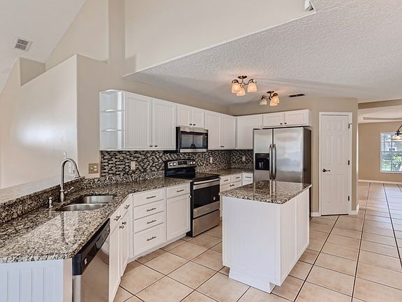 2nd image of 212 Willow Bend Dr