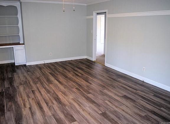 4th image of 1010 Nottingham Dr