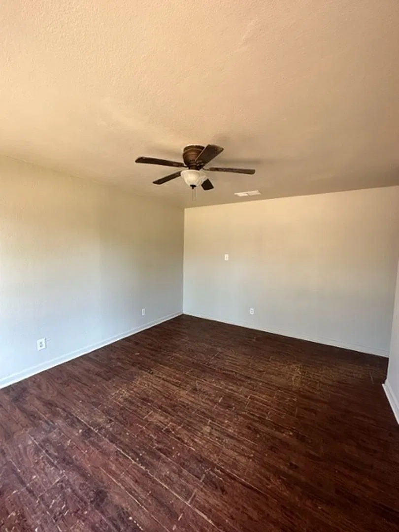 5458 Encino Rd — Photo 2