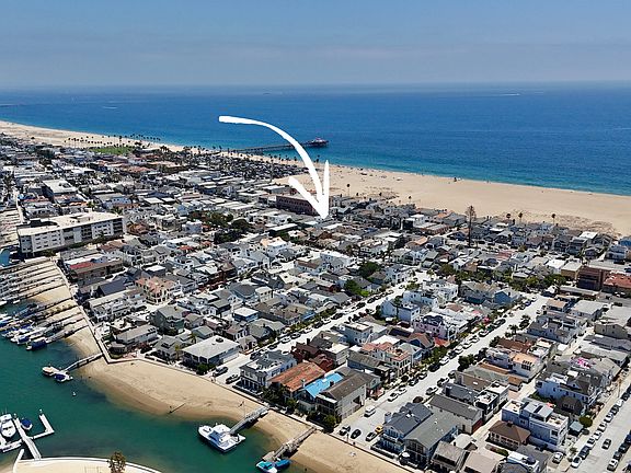 2nd image of 214 E Balboa Blvd