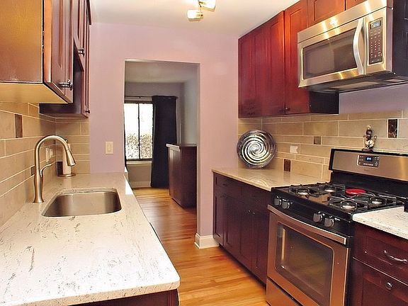 5th image of 530 E Woodfield Trl #530