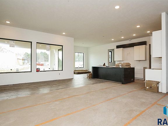 3rd image of 512 N Corsair Cir