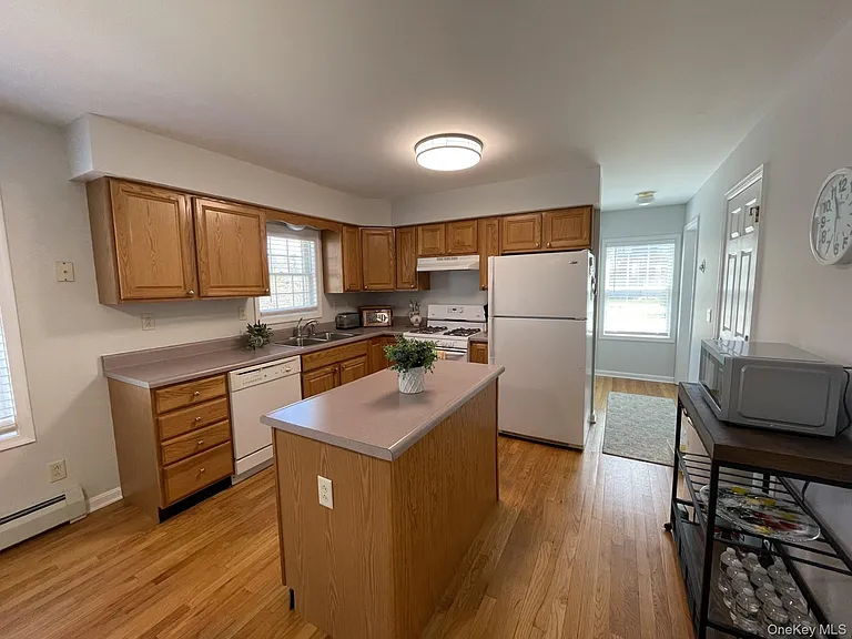 59 Peconic Ave — Photo 5