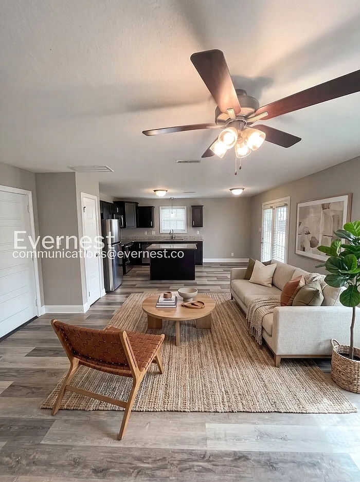 3 bed, 2.5 bath, 1651 sqft, $1,645 — Photo 4