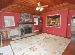 22 Choctaw Trl, Oak Ridge, NJ 07438