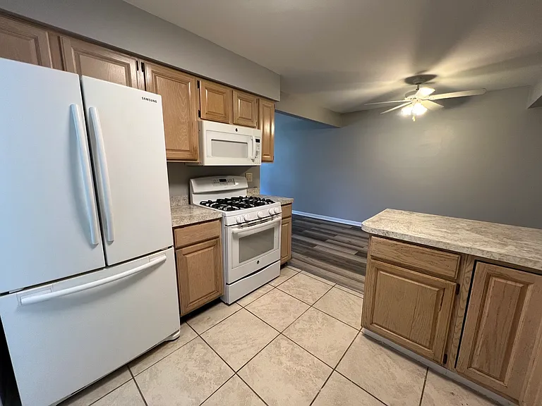 7605 Bristol Ln #E — Photo 7