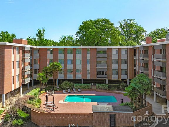 2nd image of 1300 Queens Rd Unit 402