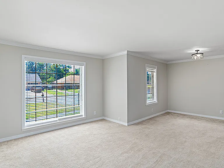 1554 Westbury Dr — Photo 21