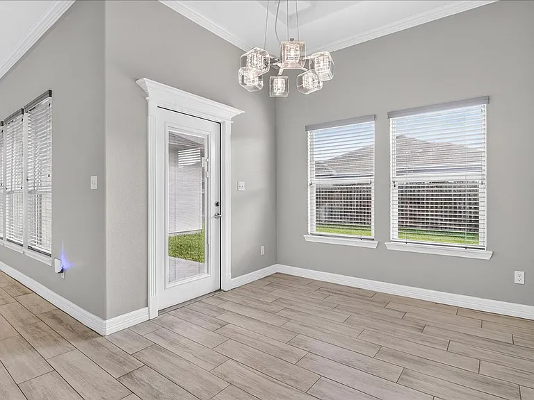 6718 Stuyvesant Ct — Photo 15