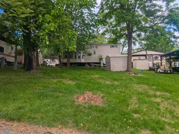 2 Deadwood Dr, Falling Waters, WV 25419