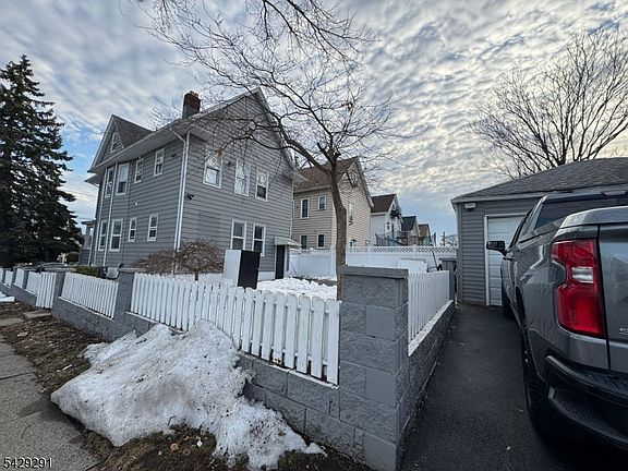 4th image of 104 Hadley Ave