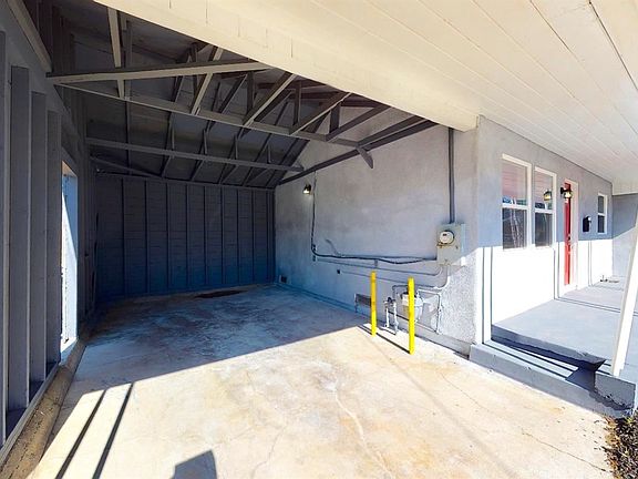 4th image of 2419 W Acacia St