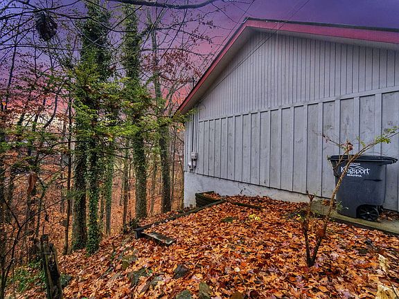 5th image of 2517 Essex Dr