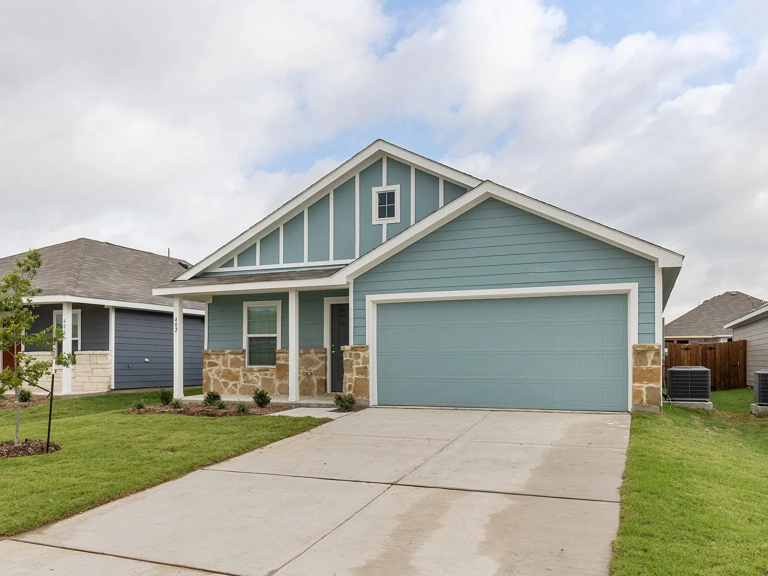 402 Moray Dr — Photo 1