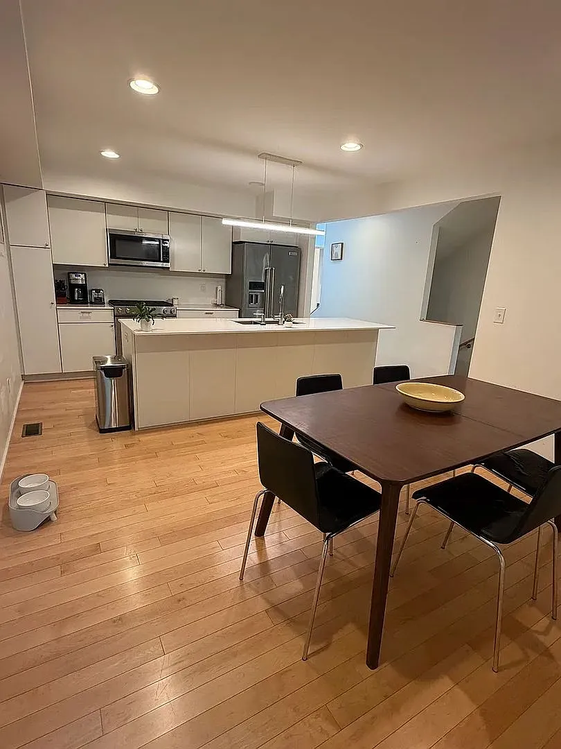 Spacious Contemporary Home Near Downtown & UVA - Pets Are Welcome! — Photo 4