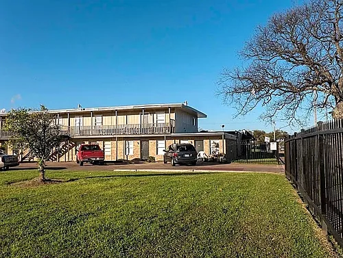 Coral Manor Apartments Photo 1