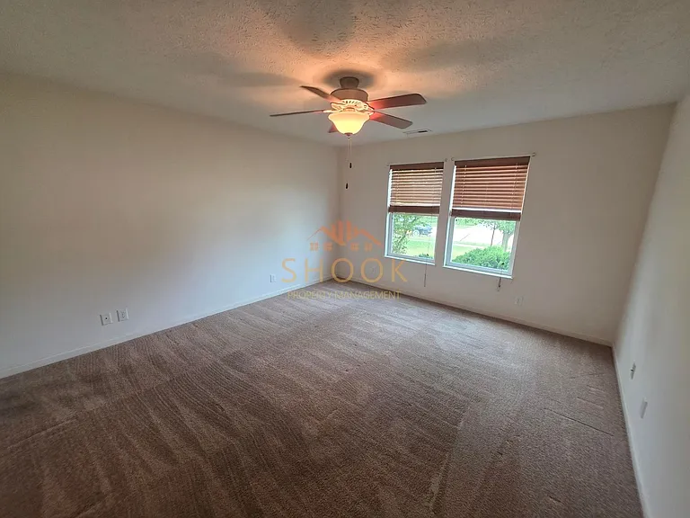 2427 Maxwell Dr — Photo 9