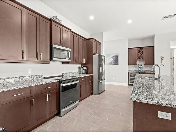 4th image of 2419 Carambola Ln