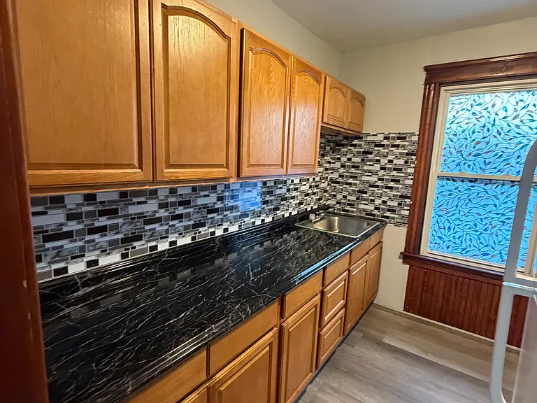 21 Richland Ave #2R — Photo 4