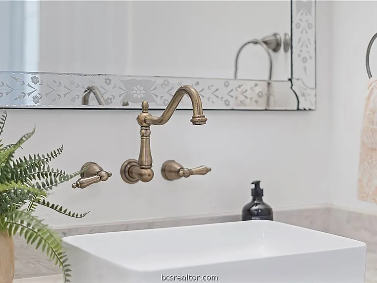 116 Richards St — Photo 32